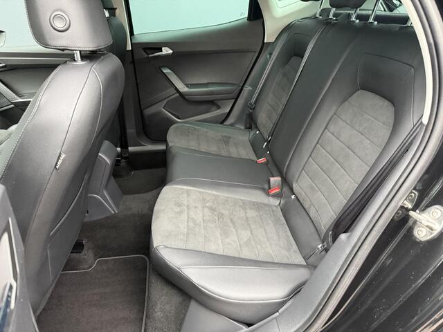 Seat Arona 1.0 TSI Style Business Intense Plus / Trekhaak / Digital Cockpit / Achteruitrij Camera / Stoel Verwarming /