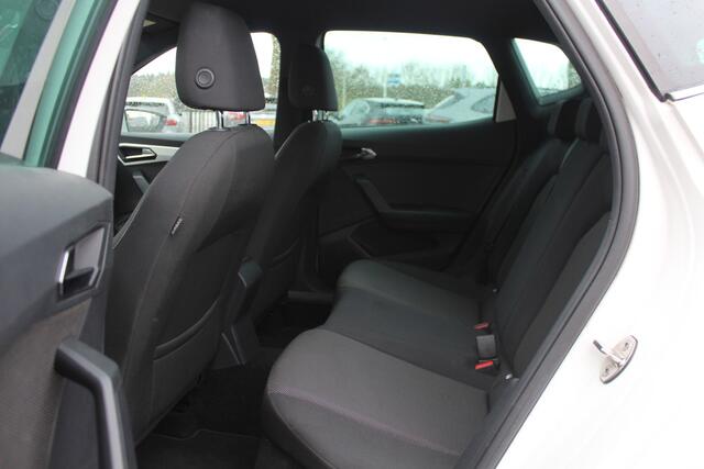 Seat Arona 1.0 TSI FR Xcellence Business Intense / Navigatie / Parkeerhulp achter / LED / 17'' / Stoelverwarming / DAB / Cruise Control Adaptief