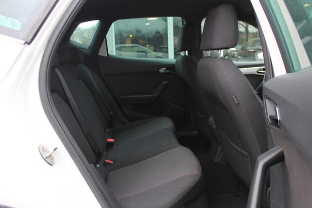 Seat Arona 1.0 TSI FR Xcellence Business Intense / Navigatie / Parkeerhulp achter / LED / 17'' / Stoelverwarming / DAB / Cruise Control Adaptief