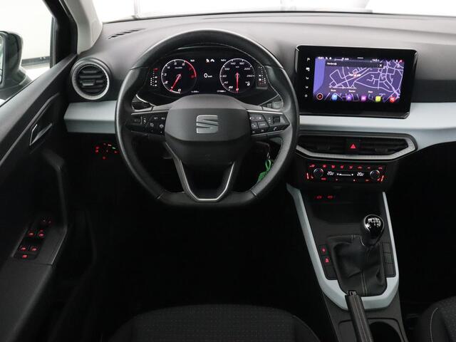 Seat Arona 1.0 TSI Style Intens | Stoelverwarming | Carplay | Virtual Cockpit | Navigatie | Full LED | Climate control | Parkeerhulp | DAB | Cruise control | Bluetooth | Getint glas