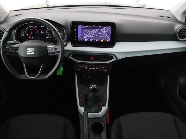 Seat Arona 1.0 TSI Style Intens | Stoelverwarming | Carplay | Virtual Cockpit | Navigatie | Full LED | Climate control | Parkeerhulp | DAB | Cruise control | Bluetooth | Getint glas