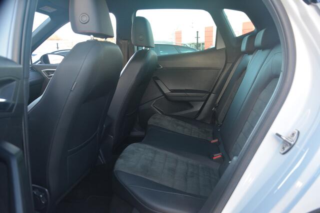 Seat Arona 1.0 FR Business Intense | Navigatie | Camera | Keyless | Carplay | Full LED | ACC | Stoelverwarming |