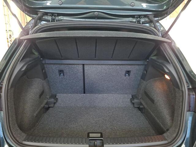 Seat Arona 1.0 TSI 95PK Xperience / LED / Stoelverwarming / App-connect / Parkeersensoren V+A / Achteruitrij camera / Donker glas / 18''LMV