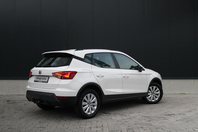 Seat Arona 1.0 TSI Style 95pk - Airco - Cruise - Navigatie - Carplay - Draadloos laden - All Season - Trekhaak - Rijklaar