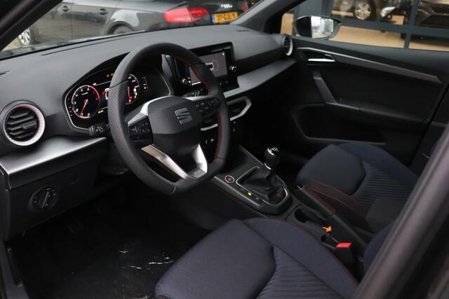 Seat Arona 1.0 EcoTSI FR Business Connect / Black Pack / Achteruitrijcamera / Keyless Entry/Go / Verwarmbare voorstoelen / Apple CarPlay(TM) & Android Auto(TM)