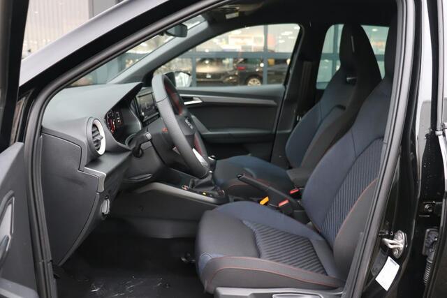 Seat Arona 1.0 EcoTSI FR Business Connect / Black Pack / Achteruitrijcamera / Keyless Entry/Go / Verwarmbare voorstoelen / Apple CarPlay(TM) & Android Auto(TM)