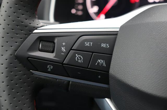 Seat Arona 1.0 EcoTSI FR Business Connect / Black Pack / Achteruitrijcamera / Keyless Entry/Go / Verwarmbare voorstoelen / Apple CarPlay(TM) & Android Auto(TM)