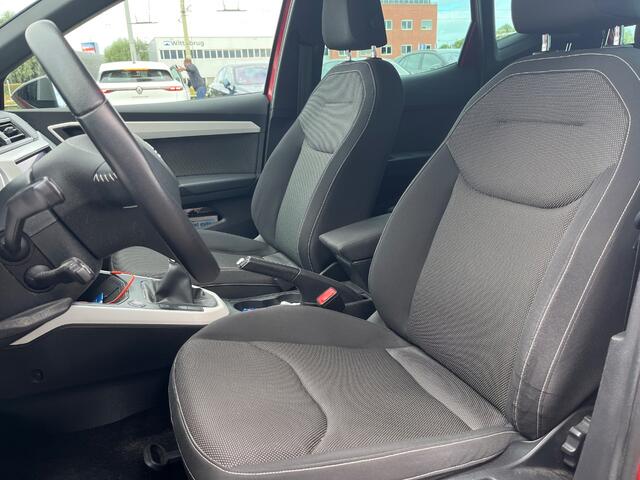 Seat Arona 1.0 TSI Xcellence Business Intense / Digitale Cockpit / LED / Achteruitrijcamera / Dodehoek Sensor / Stoelverwarming