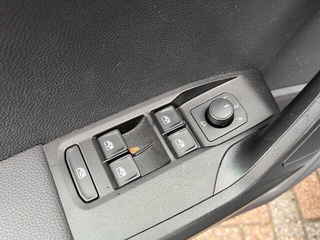 Seat Arona 1.0 TSI Style Business Intense / KEYLESS/ PARK. SENSOREN + CAMERA/ CRUISE/ NAVI/ FULL LINK/ CLIMA/ DAB/ DODE HOEK