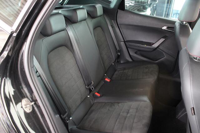Seat Arona 1.0 TSI FR Business Intense Plus / Stoelverwarming / Trekhaak / Camera / Virtual cockpit / Full led /