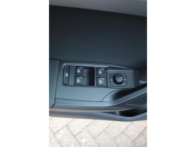 Seat Arona 1.0 TSI FR Limited Edition , Slechts 47107km Climate control , Camera , Trekhaak , Cruise control Dealeronderhouden , parkeersensoren V+A