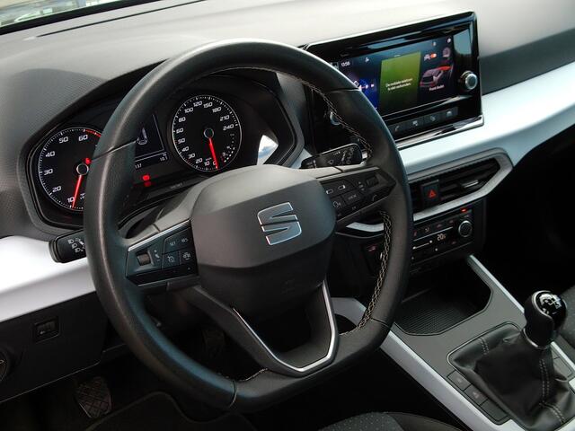 Seat Arona 1.0 TSI Style, Draadloos Carplay + Android Auto / LED koplampen / Parkeersensoren / 16' LMV