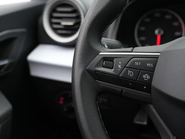 Seat Arona 1.0 TSI 95 pk Style | Parkeersensoren achter | Carplay | Cruise Control | 2-zone Climatronic