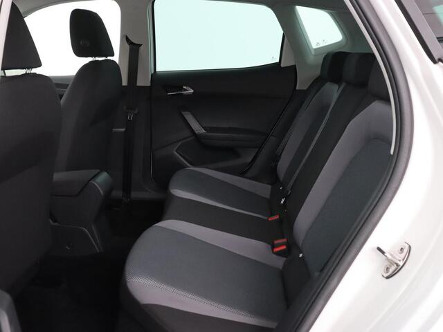 Seat Arona 1.0 TSI Style Intense | Carplay | Adaptive cruise | Camera | Navigatie | Side Assist | Climate control | Park Assist | Keyless | Bluetooth | Getint glas