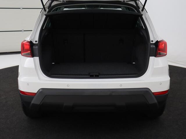 Seat Arona 1.0 TSI Style Intense | Carplay | Adaptive cruise | Camera | Navigatie | Side Assist | Climate control | Park Assist | Keyless | Bluetooth | Getint glas