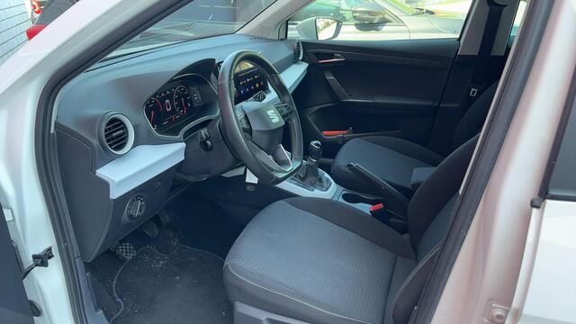 Seat Arona 1.0 TSI Style Business Intense NWE MODEL / FULL LED / CARPLAY / STOELVERW / CLIMA / PDC / BLUETOOTH / CRUISE / NL-AUTO