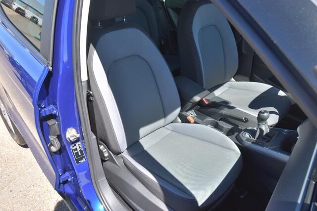 Seat Arona 1.0 TSI Style Business Intense , CLIMATR , CR CONTR , A UITRIJ CAM , PDC V+A , NAVI , LMV16 ,