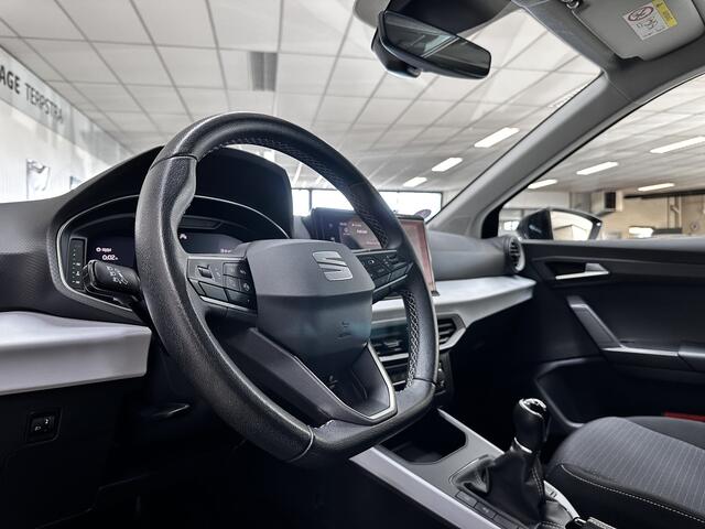 Seat Arona 1.0 TSI Style Business Intense/ Virtual Dashb./ 16'' LMV/ LED Koplampen/ Apple + Android/ Lane-Assist./ DAB+/ Stoelverw./ Navi/ Clima/ Cruise/ Bluetooth/ Multi. LEDER. Stuur/ LED Mistl./ PDC/ Extra getint glas.