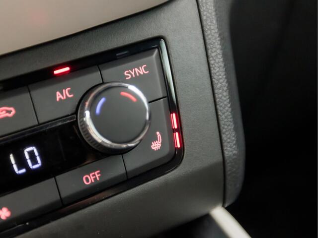 Seat Arona 1.0 TSI Xcellence Sport Automaat (APPLE CARPLAY, GROOT NAVI, CLIMATE, STOELVERWARMING, SPORTSTOELEN, KEYLESS, GETINT GLAS, CAMERA, NIEUWE APK, NIEUWSTAAT)