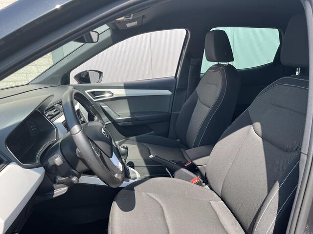 Seat Arona 1.0 TSI Xcellence Business Intense / TREKHAAK/ 116 PK/ KEYLESS/ ADAPT-CRUISE/ FULL-LED/ DIGITAL DASH/ PARK. SENSOREN + CAMERA/ FULL LINK/ NAVI/ CLIMA/ STOELVERWARMING