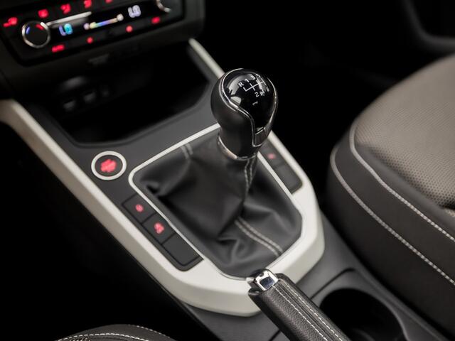 Seat Arona 1.0 TSI Xcellence Intense (APPLE CARPLAY, GROOT NAVI, CAMERA, KEYLESS, SPORTSTOELEN, GETINT GLAS, LED KOPLAMPEN, ADAPTIVE CRUISE, NIEUWSTAAT)