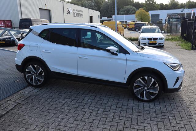 Seat Arona 1.0 EcoTSI FR Apple carplay/Stoelverwarming/Achteruitrijcamera/Navigatie/Digitale teller/Keyless/Climate control/Parkeersensoren