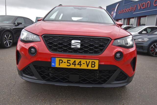 Seat Arona 1.0 TSI Style , TREKHAAK , CLIMATR , CR CONTR , NAVI VIA APP , LMV16 , PDC A ,