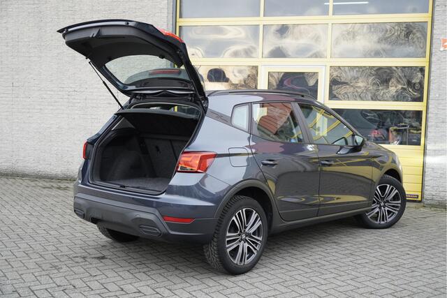 Seat Arona 1.0 TSI Style BJ2022 Lmv 17" | Led | Pdc | App-Connect | Climate control | Cruise control | Getint glas