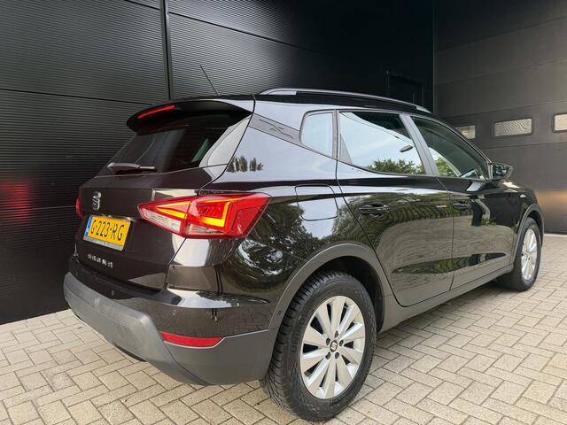 Seat Arona 1.0 TSI Style Business Intense 1 jaar Bovag garantie, camera, PDC, Carplay 4 seizoen banden, dealer onderhouden