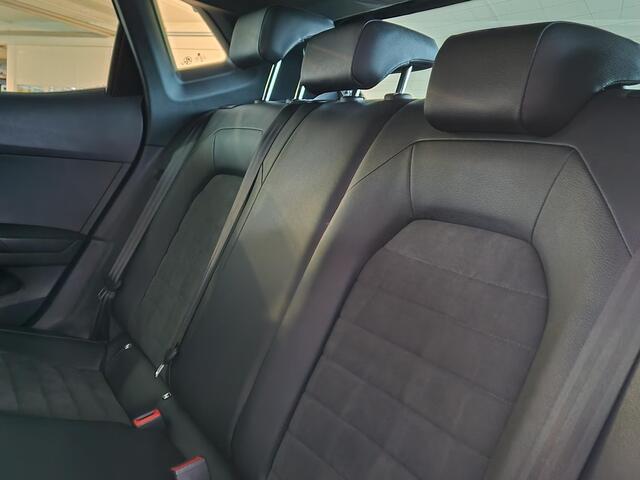Seat IBIZA 1.0 EcoTSI FR Business Intense NAVIGATIE | ACHTERUITRIJCAMERA | PARKEERSENSOREN VOOR-EN ACHTER | STOELVERWARMING | 17" LICHTMETALEN VELGEN