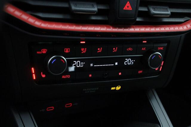 Seat IBIZA 1.0 EcoTSI 110 pk DSG FR Plus Connect | Panoramadak | Leder/alcantara | Navigatie 9,2 inch | Achteruitrijcamera | Stoelverwarming