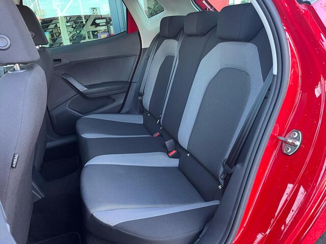 Seat IBIZA 1.0 TSI Style Business Intense / Navigatie / Cruise control / Camera / PDC voor + achter /