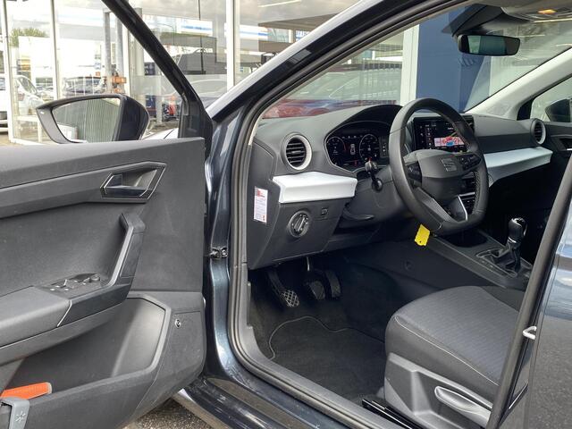 Seat IBIZA 1.0 EcoTSI Style Business Intense / NL-Auto / 2 Jaar-Fabrieksgarantie / 27.000 KM / Apple-Carplay & Android-Auto / Stoelverwarming / Cruise-Control / Premium-Audio / DAB Radio-Bluetooth / Navi / LED / PDC met Camera / 17'' LMV / ENZ.