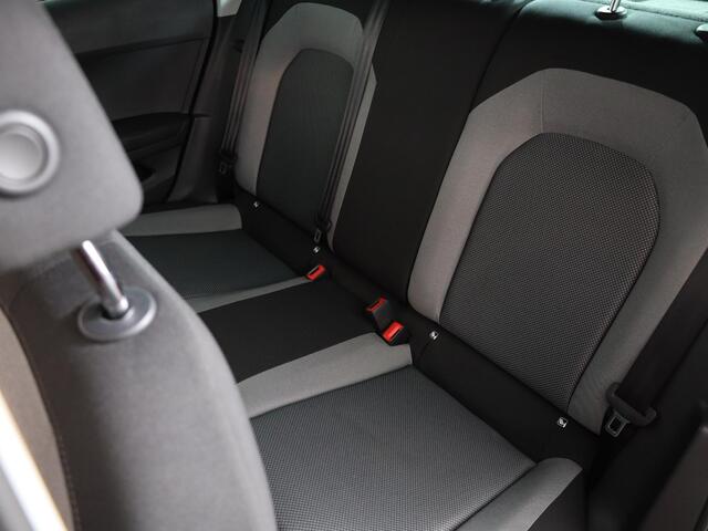Seat IBIZA 1.0 TSI Style Business Intense 95 PK | Navigatie Parkeersensoren | Airco | Cruise controle