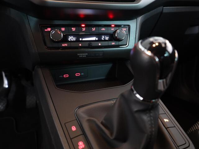 Seat IBIZA 1.0 TSI Style Business Intense 95 PK | Navigatie Parkeersensoren | Airco | Cruise controle