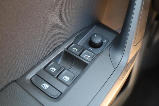Seat IBIZA 1.0 EcoTSI FR 110PK / 81kW Apple Carplay & Android Auto, achteruitrijcamera, verwarmbare voorstoelen, navigatie, full LED koplampen, grootlichtassistent, adaptive cruise control (ACC), Travel Assist incl. file assistent, getint glas achter, elektrisch ver