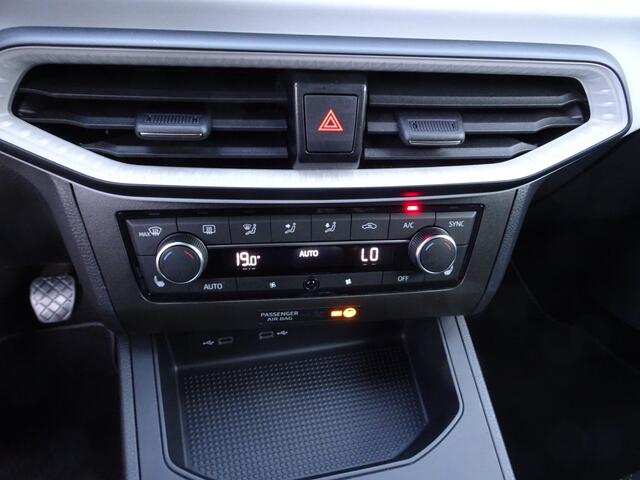 Seat IBIZA 1.0 EcoTSI Style Business Connect Automatische airco, navigatie, cruise controle, parkeersensoren voor en achter, licht metalen velgen, carplay, enz.