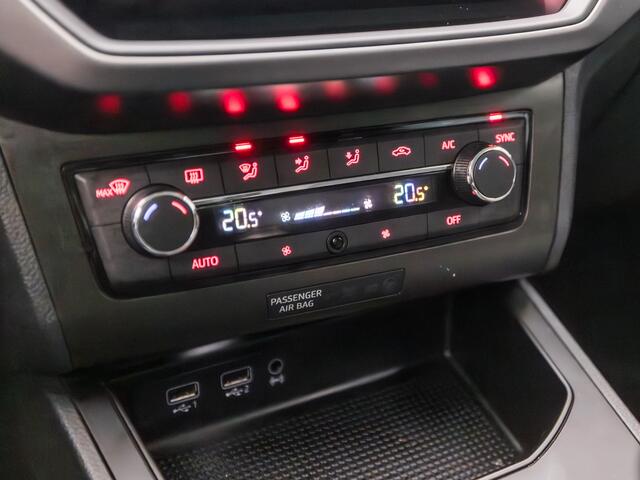 Seat IBIZA 1.0 TSI Sport (APPLE CARPLAY, GROOT NAVI, CAMERA, CLIMATE, CRUISE, SPORTSTOELEN, GETINT GLAS, LM VELGEN, NIEUWE APK, NIEUWSTAAT)