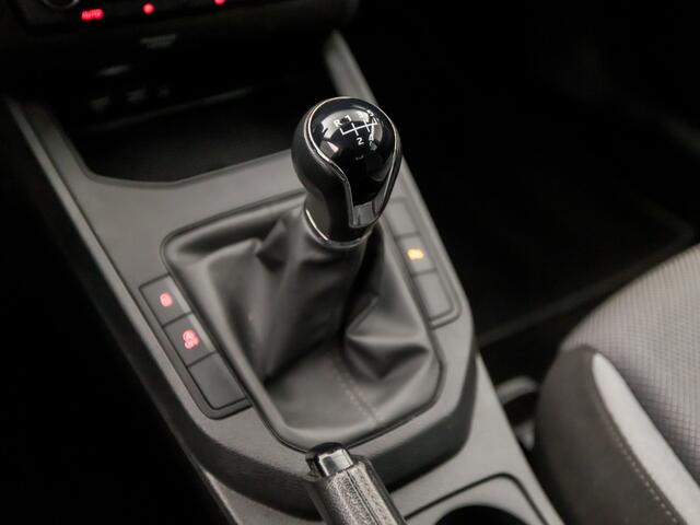 Seat IBIZA 1.0 TSI Sport (APPLE CARPLAY, GROOT NAVI, CAMERA, CLIMATE, CRUISE, SPORTSTOELEN, GETINT GLAS, LM VELGEN, NIEUWE APK, NIEUWSTAAT)