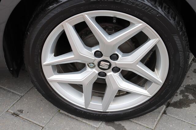 Seat IBIZA 1.0 TSI FR Business Intense. Dealeronderhouden, navigatie.