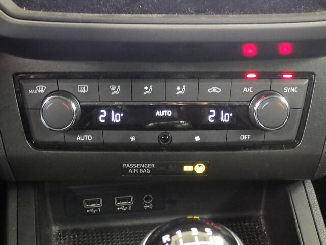 Seat IBIZA 1.0 TSI Style Business Intense Rijklaar incl. 12 mnd Garantie! Airco ECC Navi Carplay Cruise Control PDC Achter + Camera LM Velgen 15" LM Velgen Armsteun