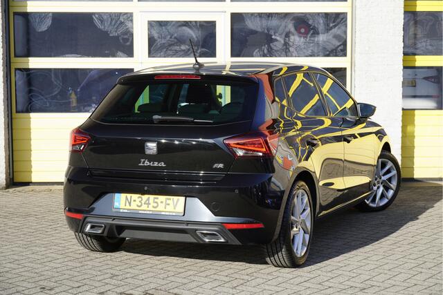 Seat IBIZA 1.0 TSI 5drs FR Business Intense BJ2021 Lmv 17" | Led V+A | Pdc | Navi | Achteruitrijcamera | App-Connect | Dashboard verlichting | Climate control | Cruise control | Verwarmde voorstoelen | Sportstoelen | Zwarte hemel | Extra getint glas