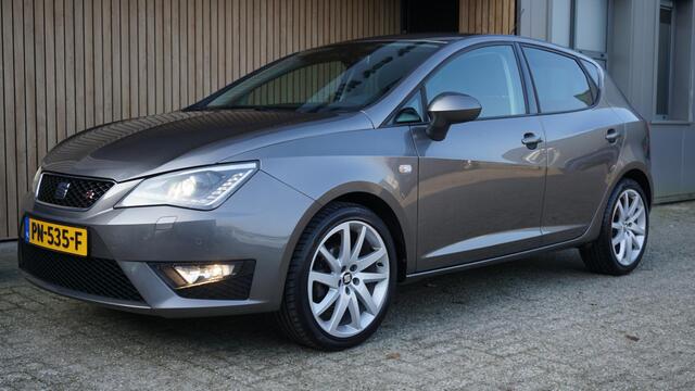 Seat IBIZA 1.0 TSI 95pk FR Connect 5Drs Xenon Stoelverwarming 17inch LM Navi Clima *NL auto* 97364km!