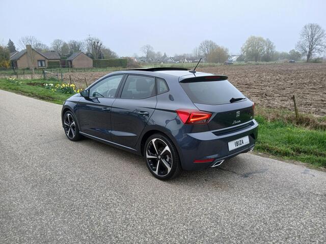 Seat IBIZA 1.0 EcoTSI FR Plus Connect + Panoramadak + 18 inch + Camera etc. etc.