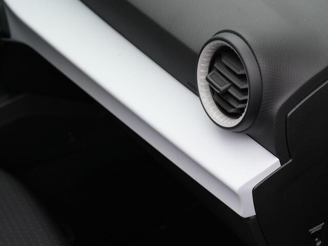 Seat IBIZA 1.0 EcoTSI 95 pk Style Business Intense | Stoelverwarming | Navigatie | Parkeersensoren voor/achter | Carplay | Climatronic 2-zone