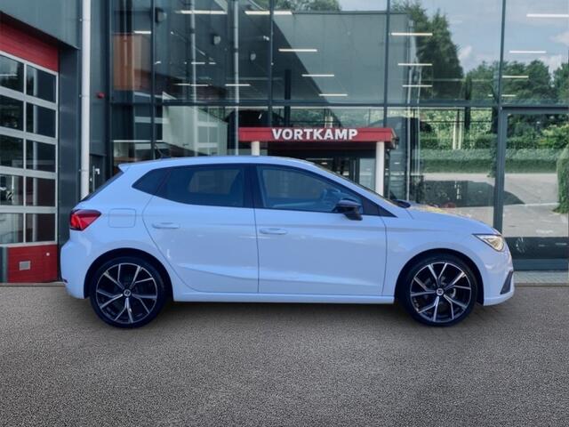 Seat IBIZA 1.0 TSI FR LEDER-ALCANTARA/CAMERA/ACC/STOELVERW/NAVI