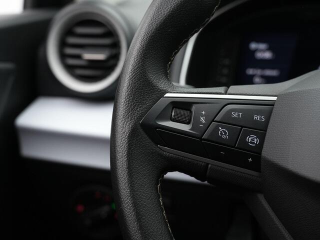 Seat IBIZA 1.0 EcoTSI 95 pk Style Business Connect | Stoelverwarming | Navigatie | Parkeersensoren voor/achter