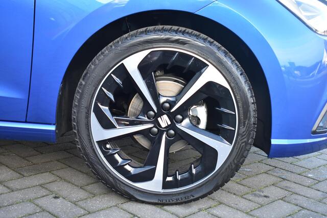 Seat IBIZA 1.0 EcoTSI FR Business Intense SEAT Ibiza 1.0 TSI FR Business Intense 18" lichtmetalen velgen, Full led, Navigatie professional, digital cockpit, camera, parkeersensoren (voor en achter), privacy glas, multifunctioneel stuurwiel, cruise control, LED dagri