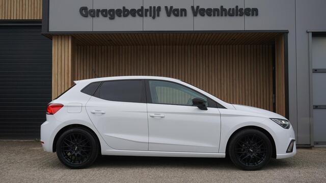 Seat IBIZA 1.0 TSI 95pk 5Drs FR Business Intense LED 17inch LM Keyless A-Camera Sfeerverlichting Trekhaak *NL auto* 121583km!