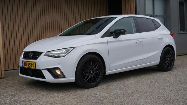 Seat IBIZA 1.0 TSI 95pk 5Drs FR Business Intense LED 17inch LM Keyless A-Camera Sfeerverlichting Trekhaak *NL auto* 121583km!